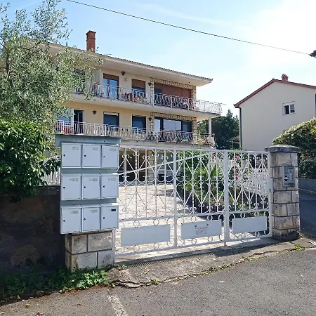 Apartma David V Izoli